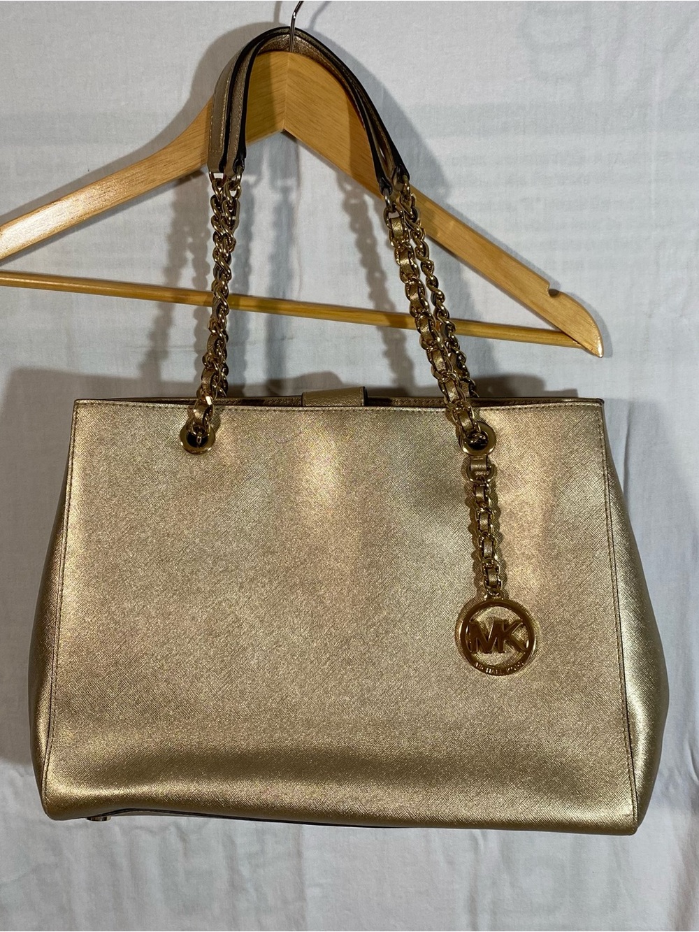 Michael Kors Susannah Women’s Large Metallic Chain-Handle Pale Gold Leather Tote